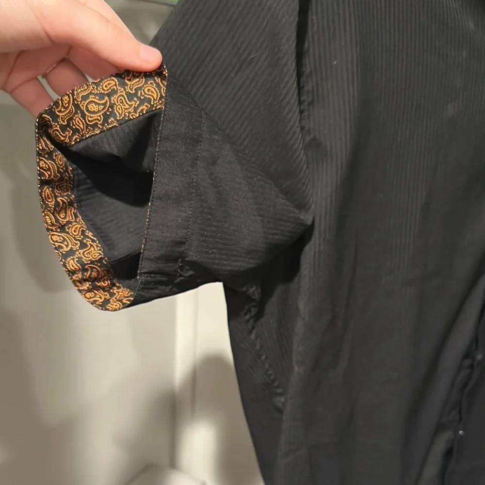 Black Casual Button Down Shirt with Relaxed Fit - Picture 4 of 4